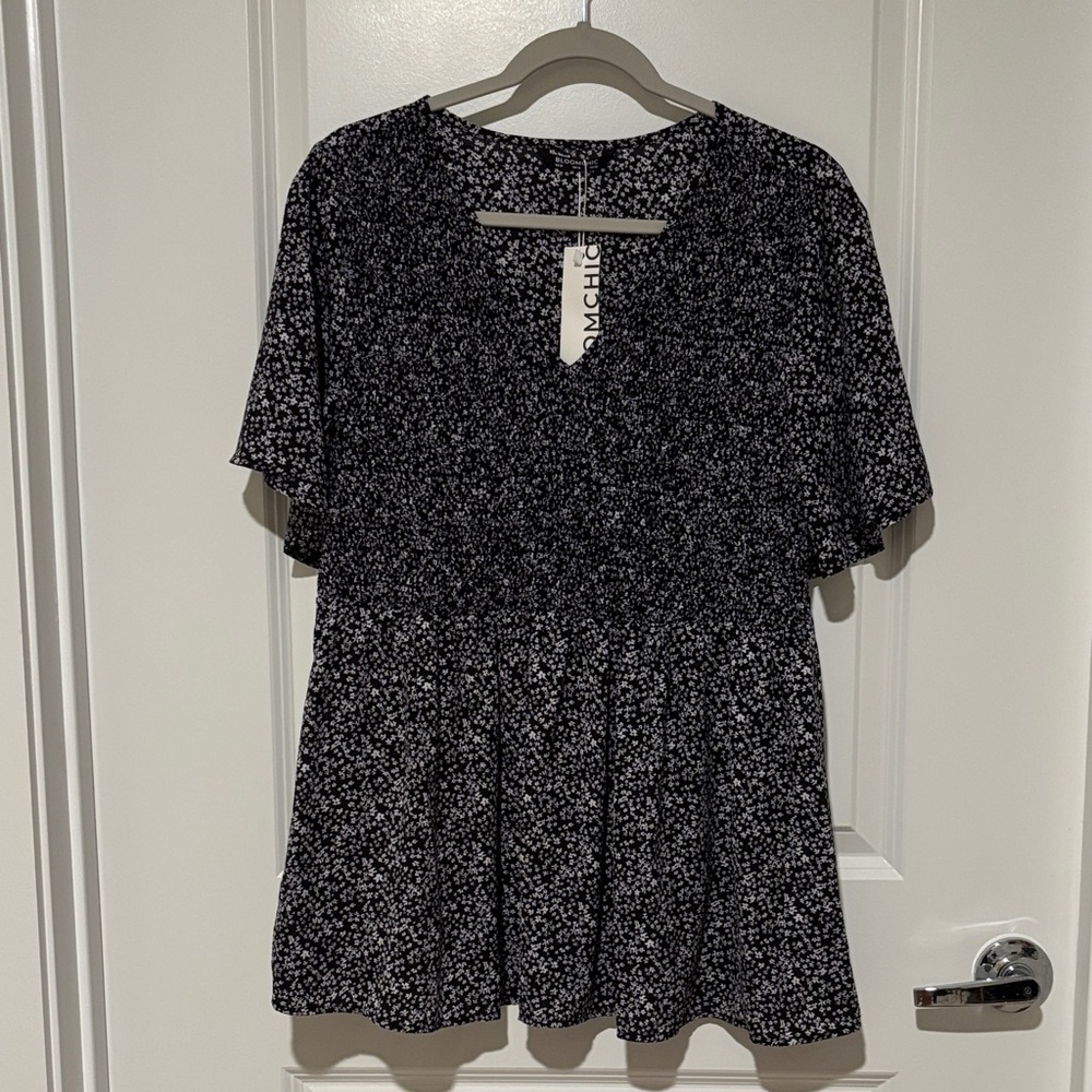 NWT BloomChic Ditsy Floral Shirred Ruffle Top